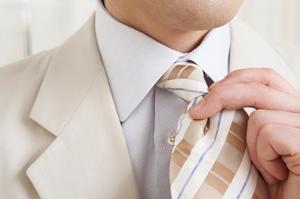 【2025年最新】ポロシャツの選び方とコーデ術完全ガイド